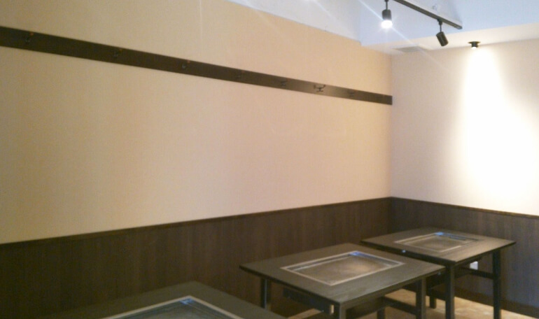 鉄板焼きの店舗の内装