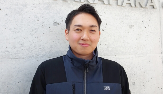 インタビューに答える社員のイメージ