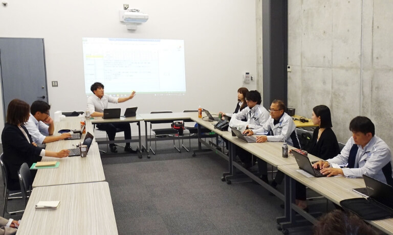 会議をしているイメージ